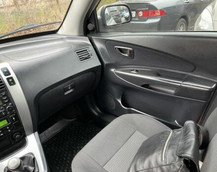 Серый Хендай Туксон, объемом двигателя 2 л и пробегом 290 тыс. км за 6400 $, фото 7 на Automoto.ua