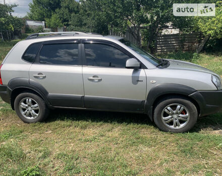 Сірий Хендай Туксон, об'ємом двигуна 1.98 л та пробігом 227 тис. км за 7500 $, фото 3 на Automoto.ua