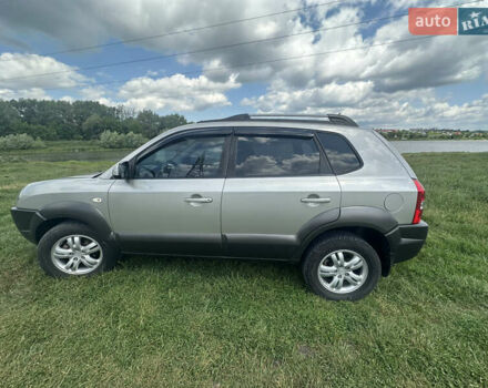 Сірий Хендай Туксон, об'ємом двигуна 1.98 л та пробігом 277 тис. км за 7650 $, фото 7 на Automoto.ua