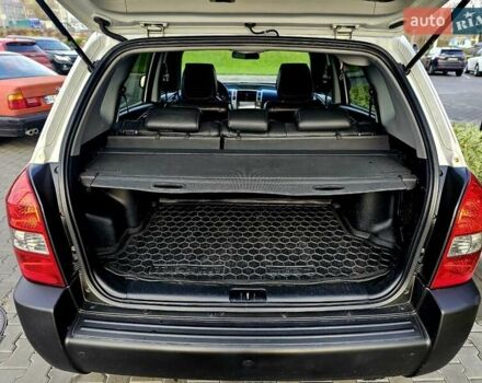 Сірий Хендай Туксон, об'ємом двигуна 2 л та пробігом 198 тис. км за 8250 $, фото 16 на Automoto.ua