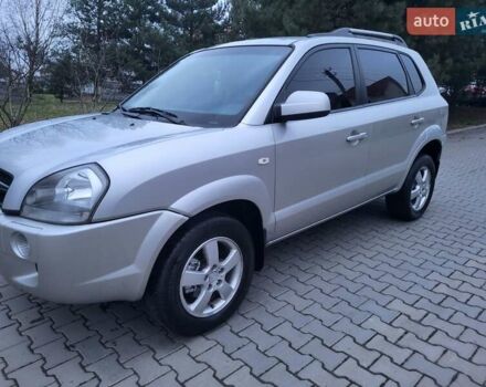Серый Хендай Туксон, объемом двигателя 2 л и пробегом 240 тыс. км за 8300 $, фото 54 на Automoto.ua