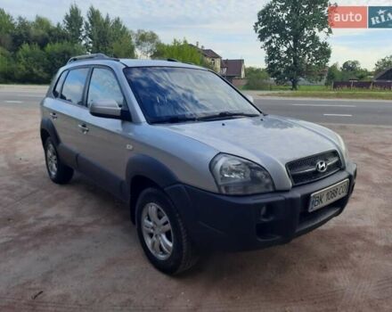 Хендай Туксон 2007 в Житомире на Automoto.ua Серый Хендай Туксон, объемом двигателя 2 л и пробегом 240 тыс. км за 7499 $, фото 2 на Automoto.ua