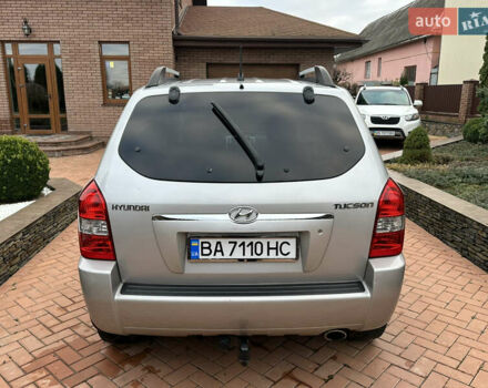 Серый Хендай Туксон, объемом двигателя 1.98 л и пробегом 217 тыс. км за 8500 $, фото 9 на Automoto.ua