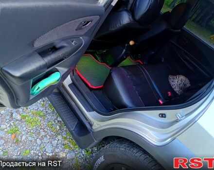 Сірий Хендай Туксон, об'ємом двигуна 2 л та пробігом 300 тис. км за 7500 $, фото 4 на Automoto.ua