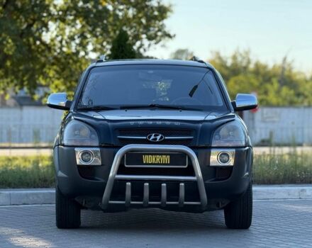 Серый Хендай Туксон, объемом двигателя 2 л и пробегом 282 тыс. км за 7950 $, фото 1 на Automoto.ua