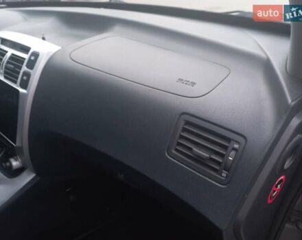 Сірий Хендай Туксон, об'ємом двигуна 2 л та пробігом 190 тис. км за 8600 $, фото 42 на Automoto.ua