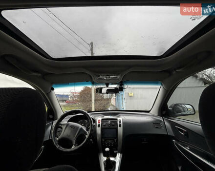 Сірий Хендай Туксон, об'ємом двигуна 2 л та пробігом 255 тис. км за 7600 $, фото 19 на Automoto.ua