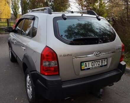 Сірий Хендай Туксон, об'ємом двигуна 2 л та пробігом 182 тис. км за 8800 $, фото 3 на Automoto.ua