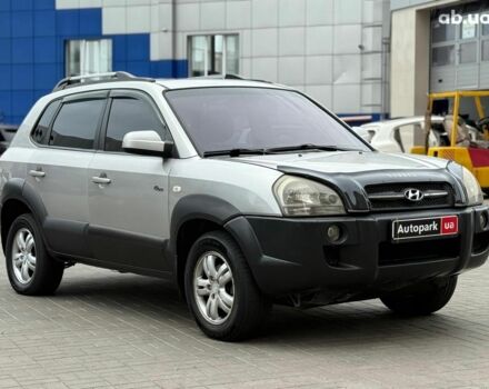 Серый Хендай Туксон, объемом двигателя 2 л и пробегом 214 тыс. км за 7990 $, фото 2 на Automoto.ua