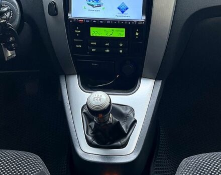 Сірий Хендай Туксон, об'ємом двигуна 2 л та пробігом 281 тис. км за 7200 $, фото 10 на Automoto.ua