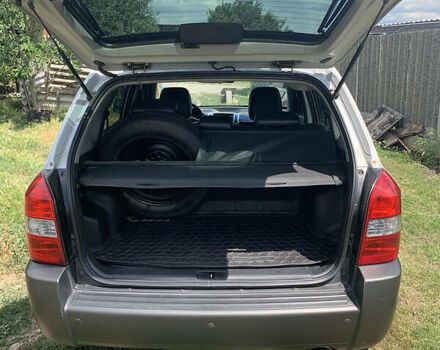 Сірий Хендай Туксон, об'ємом двигуна 1.98 л та пробігом 227 тис. км за 7500 $, фото 21 на Automoto.ua