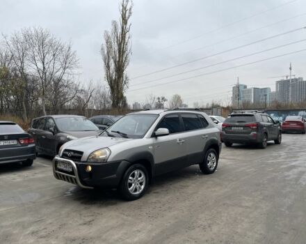 Серый Хендай Туксон, объемом двигателя 2 л и пробегом 290 тыс. км за 6400 $, фото 6 на Automoto.ua