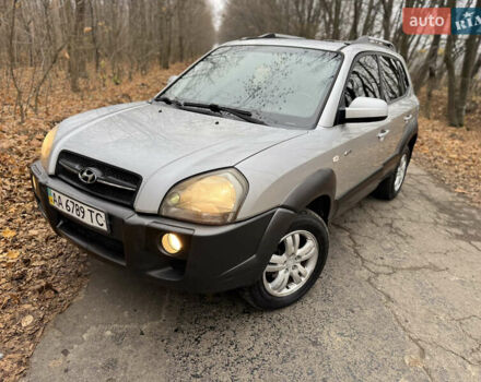 Серый Хендай Туксон, объемом двигателя 1.98 л и пробегом 269 тыс. км за 7100 $, фото 38 на Automoto.ua