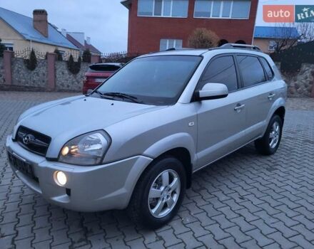 Серый Хендай Туксон, объемом двигателя 2 л и пробегом 240 тыс. км за 8300 $, фото 21 на Automoto.ua