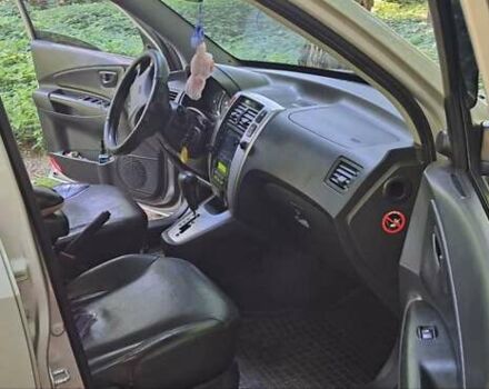 Сірий Хендай Туксон, об'ємом двигуна 1.98 л та пробігом 177 тис. км за 8800 $, фото 8 на Automoto.ua