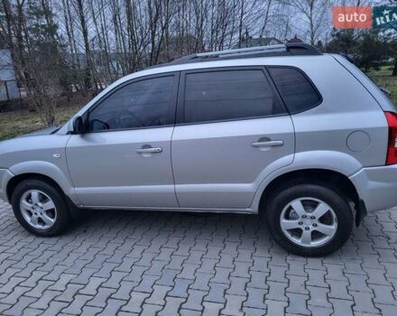 Серый Хендай Туксон, объемом двигателя 2 л и пробегом 240 тыс. км за 8300 $, фото 47 на Automoto.ua