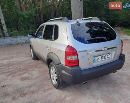 Хендай Туксон 2007 в Житомире на Automoto.ua Серый Хендай Туксон, объемом двигателя 2 л и пробегом 240 тыс. км за 7499 $, фото 6 на Automoto.ua