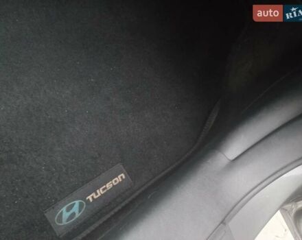 Сірий Хендай Туксон, об'ємом двигуна 2 л та пробігом 190 тис. км за 8600 $, фото 44 на Automoto.ua
