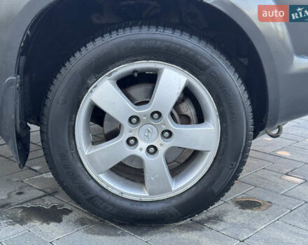 Серый Хендай Туксон, объемом двигателя 1.99 л и пробегом 315 тыс. км за 7300 $, фото 26 на Automoto.ua