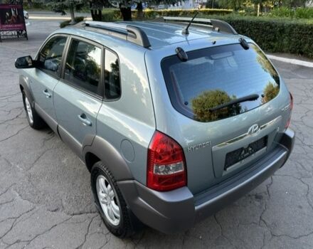 Серый Хендай Туксон, объемом двигателя 2 л и пробегом 110 тыс. км за 11900 $, фото 4 на Automoto.ua