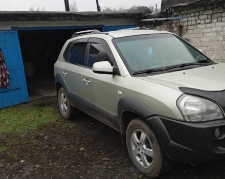 Серый Хендай Туксон, объемом двигателя 2 л и пробегом 168 тыс. км за 7500 $, фото 1 на Automoto.ua