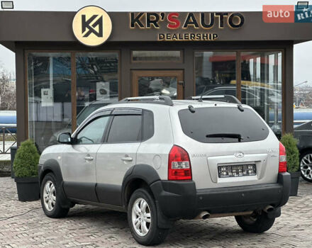 Серый Хендай Туксон, объемом двигателя 2 л и пробегом 232 тыс. км за 7200 $, фото 9 на Automoto.ua