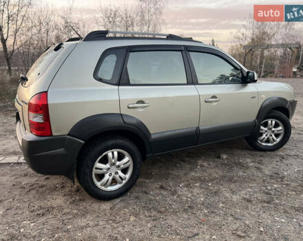Сірий Хендай Туксон, об'ємом двигуна 2 л та пробігом 223 тис. км за 8500 $, фото 4 на Automoto.ua