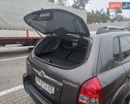 Сірий Хендай Туксон, об'ємом двигуна 2 л та пробігом 190 тис. км за 8600 $, фото 69 на Automoto.ua