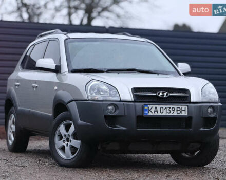 Сірий Хендай Туксон, об'ємом двигуна 2 л та пробігом 305 тис. км за 7350 $, фото 2 на Automoto.ua