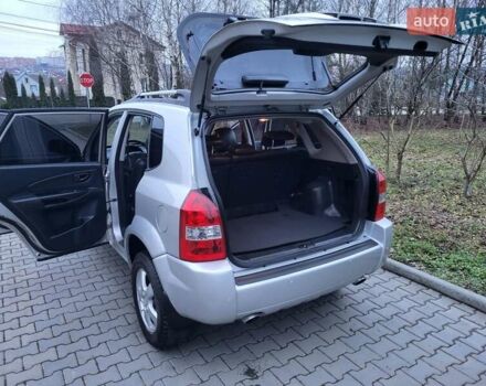 Серый Хендай Туксон, объемом двигателя 2 л и пробегом 240 тыс. км за 8300 $, фото 77 на Automoto.ua