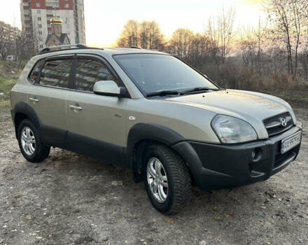 Сірий Хендай Туксон, об'ємом двигуна 2 л та пробігом 223 тис. км за 8500 $, фото 1 на Automoto.ua