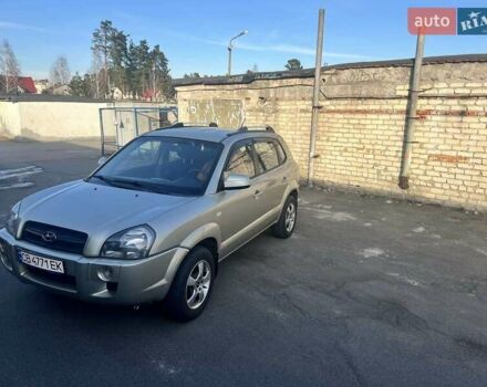 Серый Хендай Туксон, объемом двигателя 2 л и пробегом 188 тыс. км за 8500 $, фото 1 на Automoto.ua