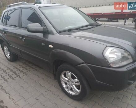 Сірий Хендай Туксон, об'ємом двигуна 2 л та пробігом 190 тис. км за 8600 $, фото 26 на Automoto.ua