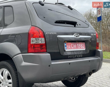 Серый Хендай Туксон, объемом двигателя 2 л и пробегом 182 тыс. км за 7600 $, фото 15 на Automoto.ua
