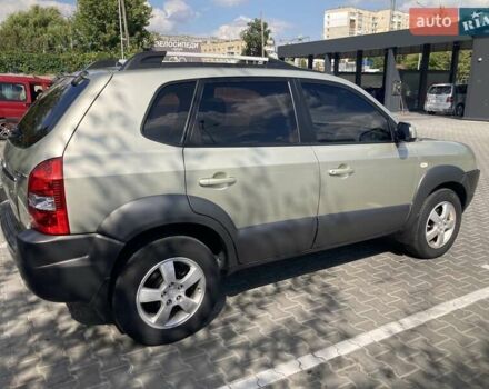 Сірий Хендай Туксон, об'ємом двигуна 1.98 л та пробігом 137 тис. км за 7700 $, фото 2 на Automoto.ua
