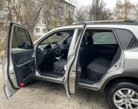 Серый Хендай Туксон, объемом двигателя 2 л и пробегом 290 тыс. км за 6400 $, фото 4 на Automoto.ua