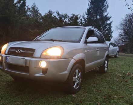 Серый Хендай Туксон, объемом двигателя 2 л и пробегом 310 тыс. км за 3658 $, фото 6 на Automoto.ua