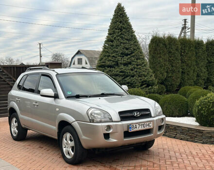 Серый Хендай Туксон, объемом двигателя 1.98 л и пробегом 217 тыс. км за 8500 $, фото 26 на Automoto.ua