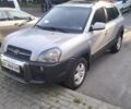 Сірий Хендай Туксон, об'ємом двигуна 1.98 л та пробігом 305 тис. км за 8700 $, фото 1 на Automoto.ua