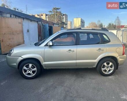 Серый Хендай Туксон, объемом двигателя 2 л и пробегом 188 тыс. км за 8500 $, фото 3 на Automoto.ua