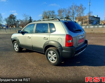Серый Хендай Туксон, объемом двигателя 20 л и пробегом 252 тыс. км за 7800 $, фото 3 на Automoto.ua