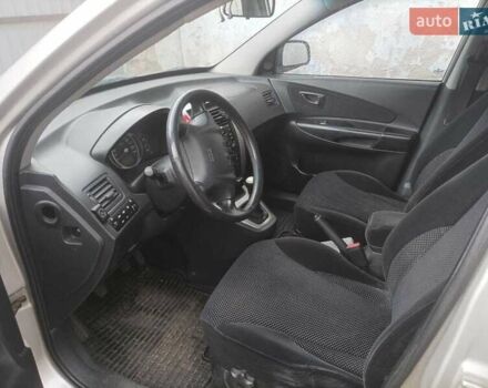 Сірий Хендай Туксон, об'ємом двигуна 1.98 л та пробігом 160 тис. км за 7700 $, фото 1 на Automoto.ua