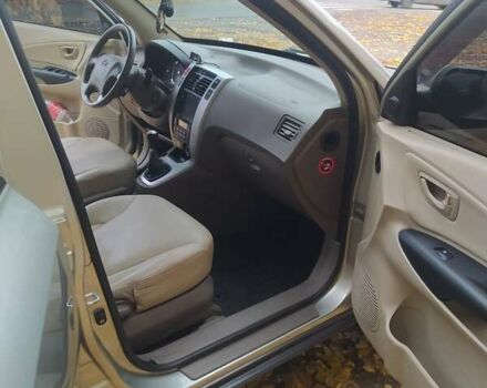 Серый Хендай Туксон, объемом двигателя 1.98 л и пробегом 250 тыс. км за 7300 $, фото 11 на Automoto.ua