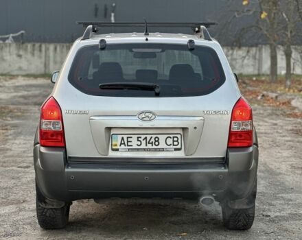 Серый Хендай Туксон, объемом двигателя 2 л и пробегом 167 тыс. км за 7299 $, фото 2 на Automoto.ua