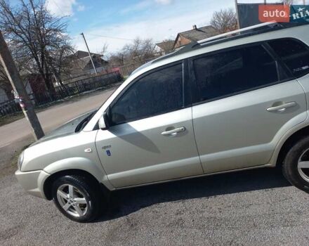 Сірий Хендай Туксон, об'ємом двигуна 1.99 л та пробігом 311 тис. км за 7800 $, фото 3 на Automoto.ua