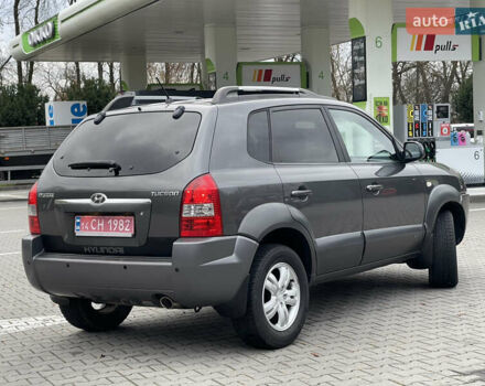 Серый Хендай Туксон, объемом двигателя 2 л и пробегом 182 тыс. км за 7600 $, фото 3 на Automoto.ua