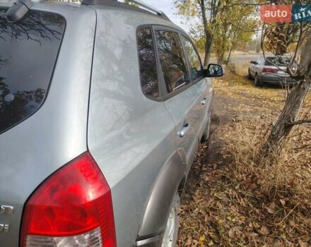Хендай Туксон 2007 в Запорожье на Automoto.ua Серый Хендай Туксон, объемом двигателя 2 л и пробегом 213 тыс. км за 4800 $, фото 7 на Automoto.ua