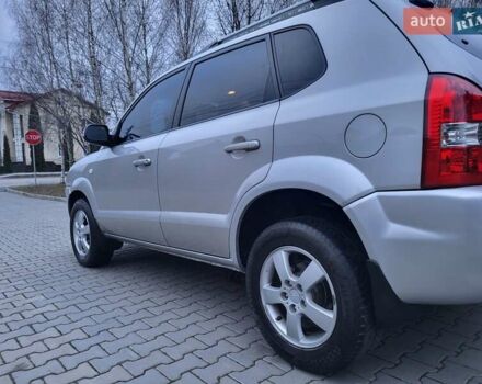 Серый Хендай Туксон, объемом двигателя 2 л и пробегом 240 тыс. км за 8300 $, фото 48 на Automoto.ua