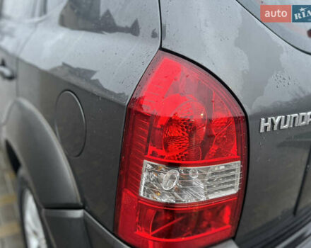Серый Хендай Туксон, объемом двигателя 1.98 л и пробегом 242 тыс. км за 7499 $, фото 15 на Automoto.ua