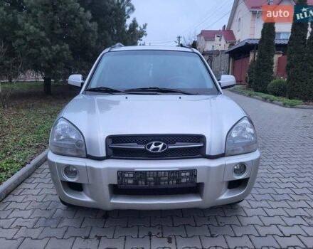 Серый Хендай Туксон, объемом двигателя 2 л и пробегом 240 тыс. км за 8300 $, фото 61 на Automoto.ua